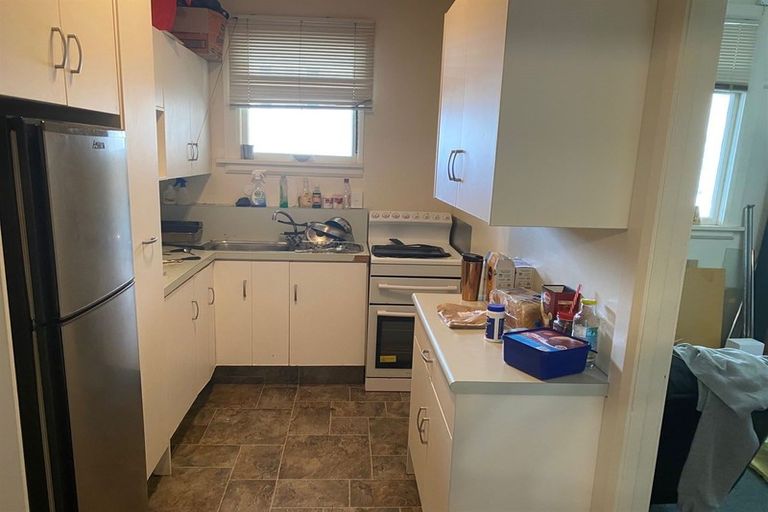 Photo of property in Devonport Apartments, 32/127 Saint Aubyn Street, New Plymouth, 4310