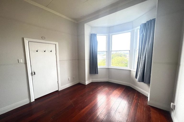 Photo of property in 92 Rolleston Street, Mount Cook, Wellington, 6021