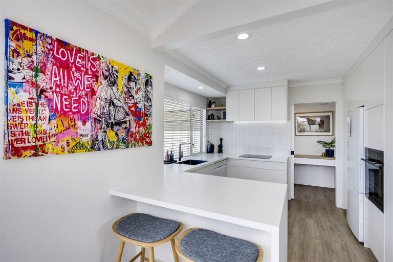 Photo of property in 6 Sloane Place, Taradale, Napier, 4112