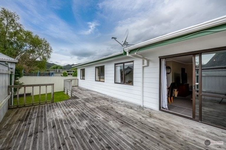 Photo of property in 2/15 Gibson Crescent, Naenae, Lower Hutt, 5011