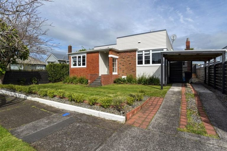 Photo of property in 14 Cornwall Street, Brooklands, New Plymouth, 4310