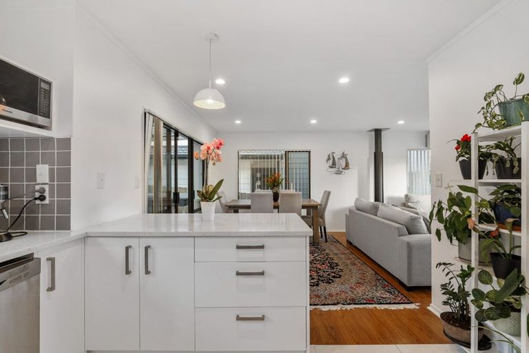 Photo of property in 88b West Harbour Drive, West Harbour, Auckland, 0618