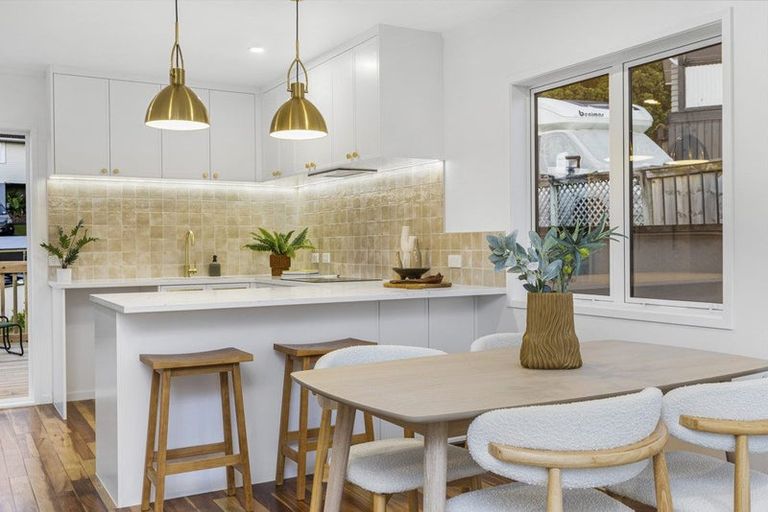 Photo of property in 56 Stott Avenue, Birkdale, Auckland, 0626