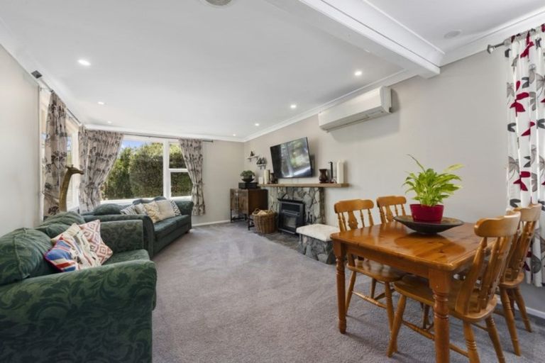 Photo of property in 16 Molloys Road, Te Marua, Upper Hutt, 5018