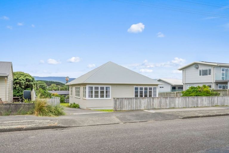 Photo of property in 38 Marine Parade, Otaki Beach, Otaki, 5512
