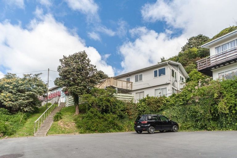 Photo of property in 2/5 Wye Street, Island Bay, Wellington, 6023