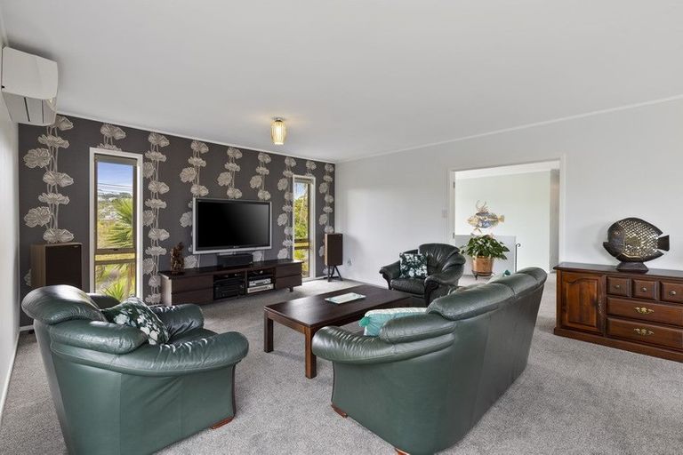 Photo of property in 1/517 Beach Road, Murrays Bay, Auckland, 0630