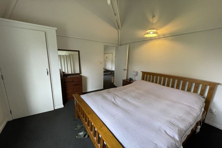 Photo of property in 152 Akaroa Drive, Maupuia, Wellington, 6022