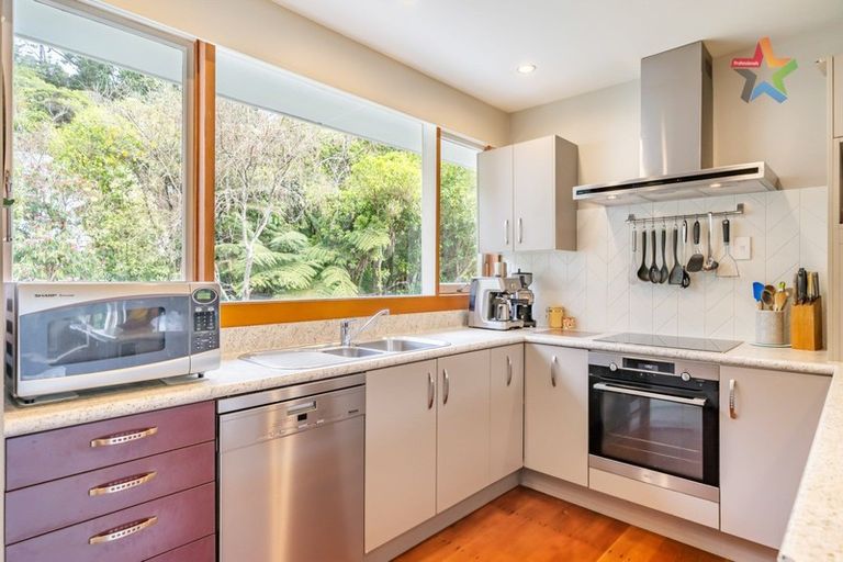 Photo of property in 98b Manuka Street, Stokes Valley, Lower Hutt, 5019