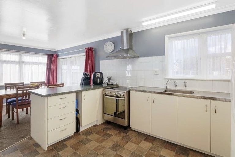 Photo of property in 13 Matai Street, Levin, 5510