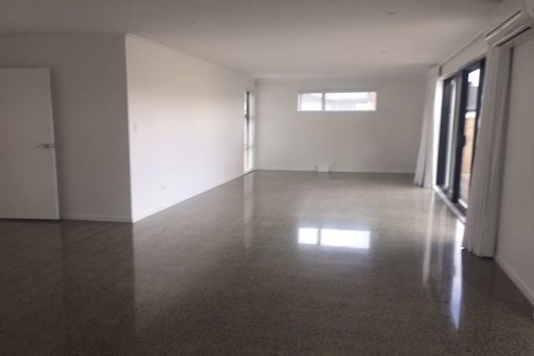 Photo of property in 42 Vinistra Road, Kumeu, 0810