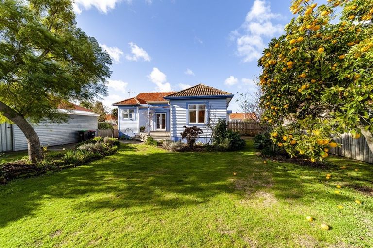 Photo of property in 27 Russell Road, Marewa, Napier, 4110