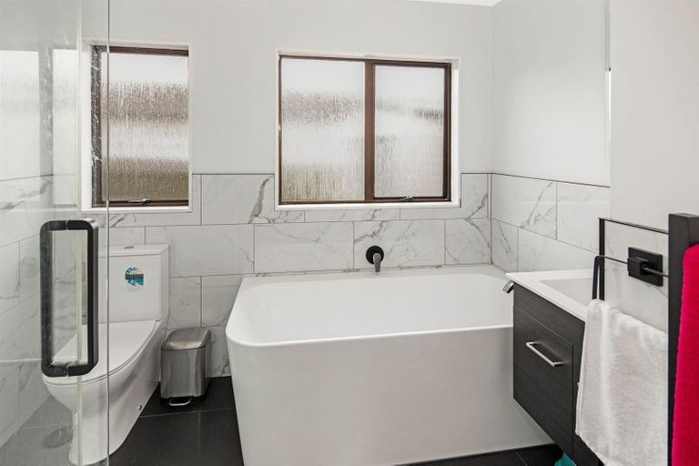 Photo of property in 3 Mayaro Crescent, Grenada Village, Wellington, 6037