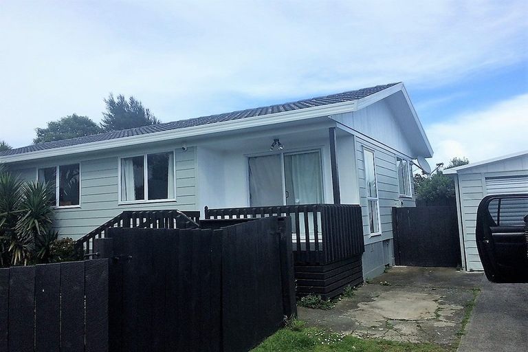 Photo of property in 2/4 Silver Creek Road, Weymouth, Auckland, 2103