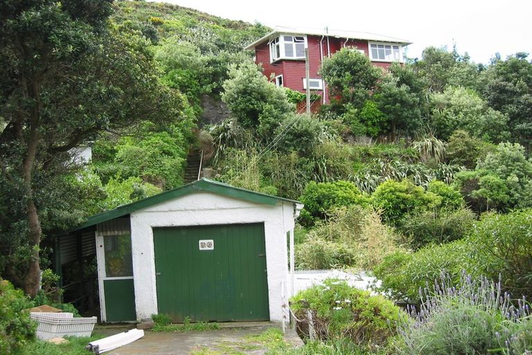Photo of property in 26 Cave Road, Houghton Bay, Wellington, 6023