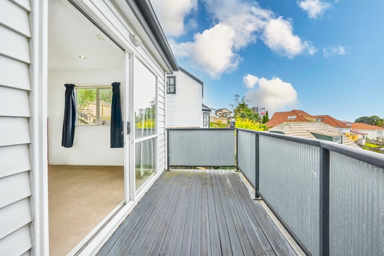 Photo of property in 1a Highgrove Lane, Totara Vale, Auckland, 0632