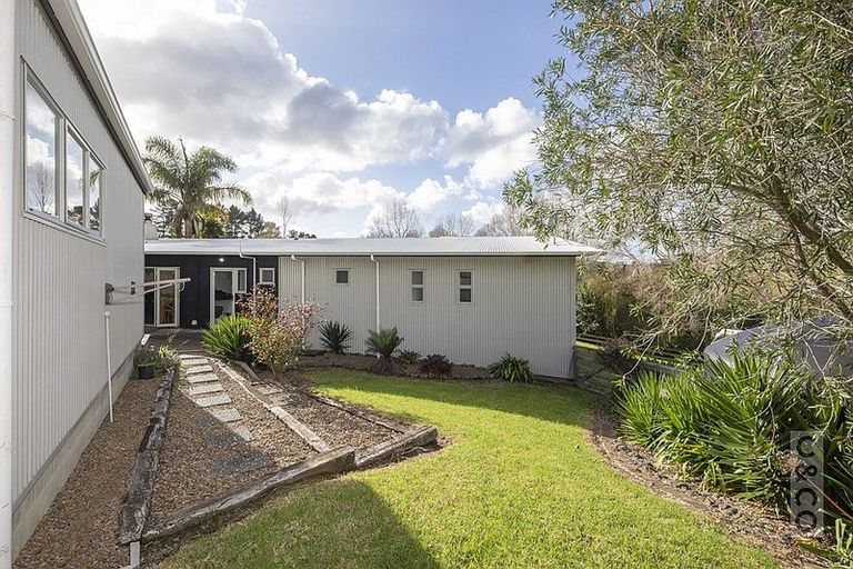 Photo of property in 8 Pineview Lane, Helensville, 0875