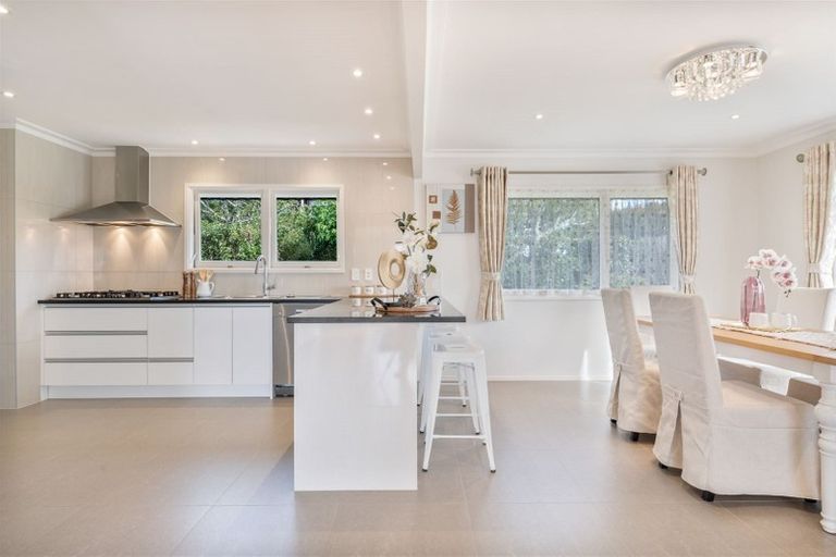 Photo of property in 7 Santa Monica Place, Goodwood Heights, Auckland, 2105