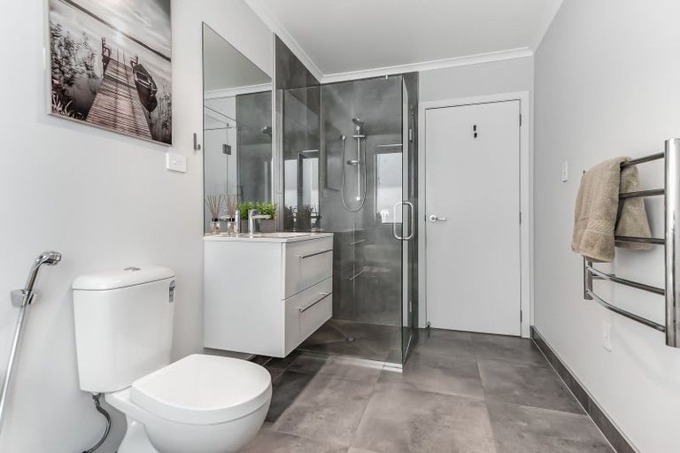 Photo of property in 18 Te Tiireke Drive, Glenview, Hamilton, 3206