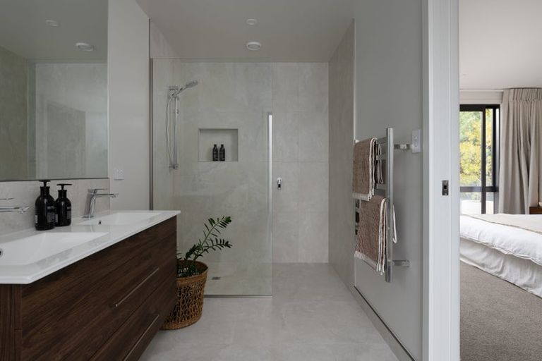 Photo of property in 2 Hugo Shaw Drive, Cambridge, 3434