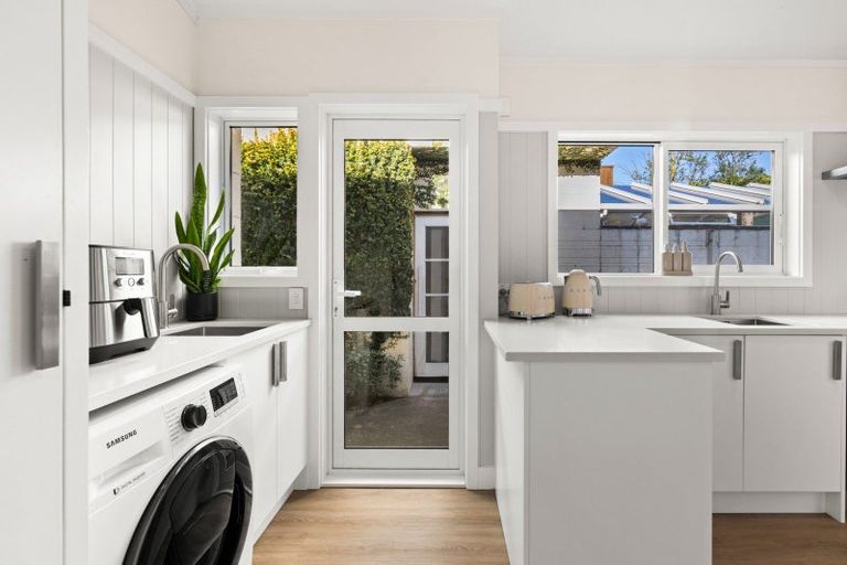 Photo of property in 24 Charles Street, Westshore, Napier, 4110
