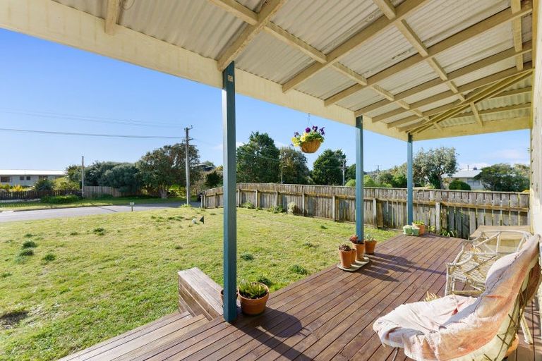Photo of property in 34 Manga-pirau Street, Waikawa Beach, Manakau, 5573