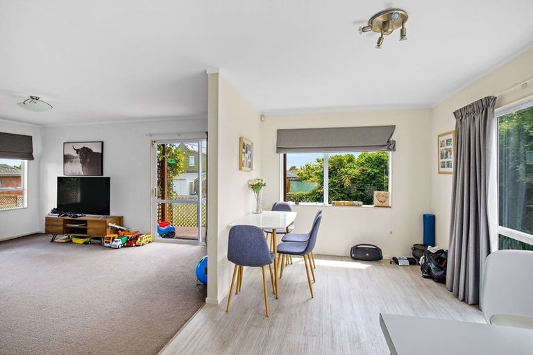 Photo of property in 5/16 Arahoe Road, New Lynn, Auckland, 0600