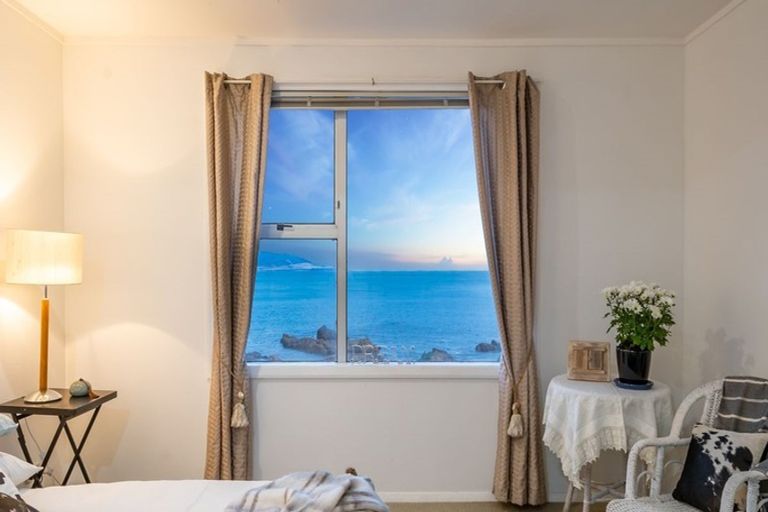 Photo of property in 148 The Esplanade, Houghton Bay, Wellington, 6023