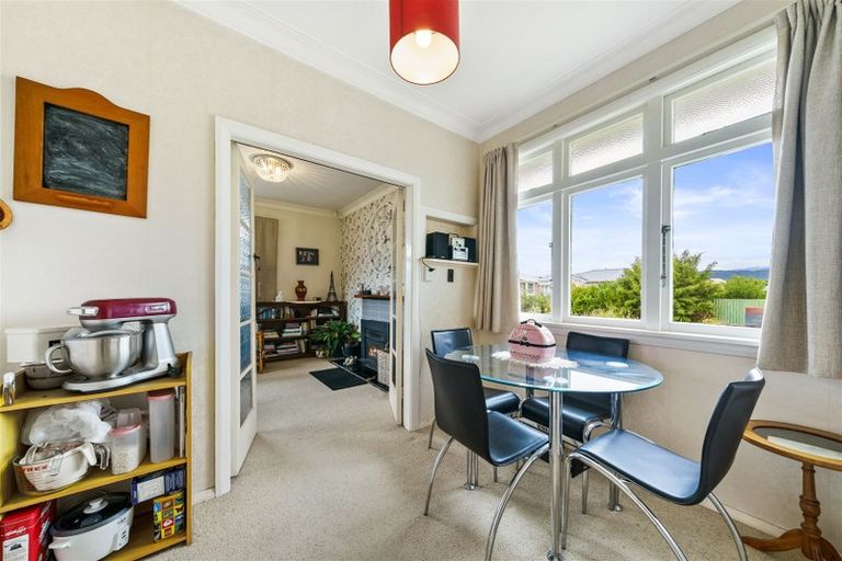 Photo of property in 22 Queenwood Road, Levin, 5510