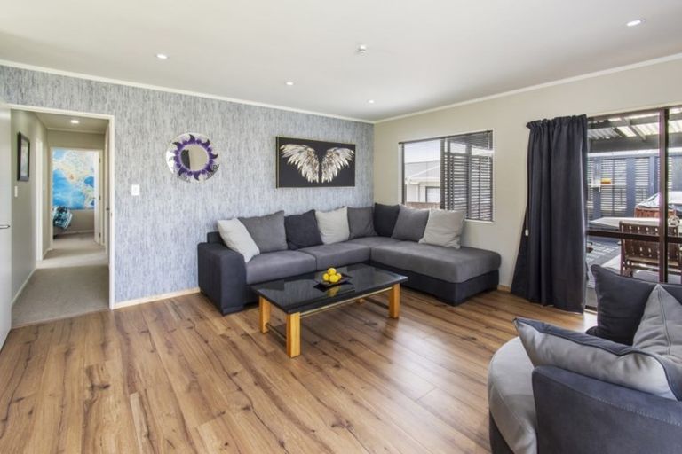 Photo of property in 19 Mellsop Avenue, Waiuku, 2123