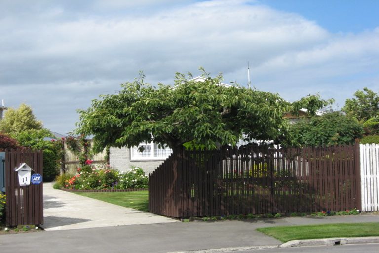 Photo of property in 11 Aspen Place, Parklands, Christchurch, 8083