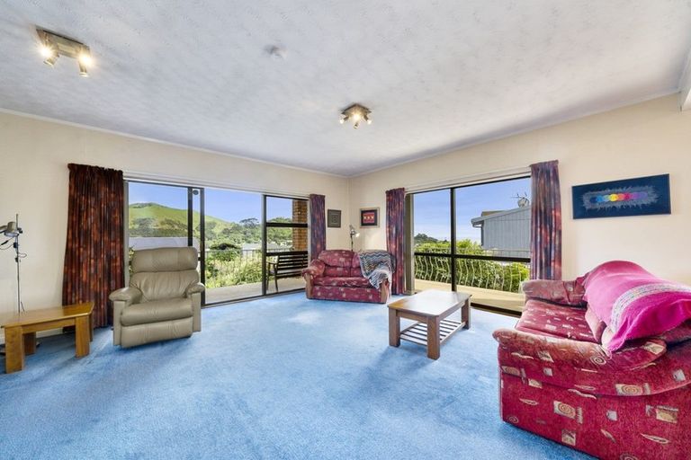 Photo of property in 2 Puketai Place, Pukerua Bay, 5026