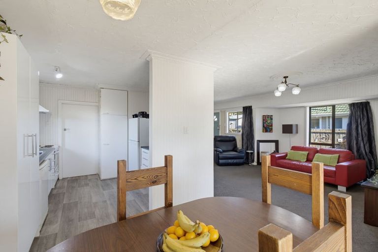 Photo of property in 42 Daniels Road, Redwood, Christchurch, 8051