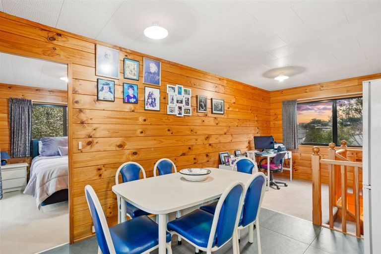 Photo of property in 22 Worthington Place, West Harbour, Auckland, 0618