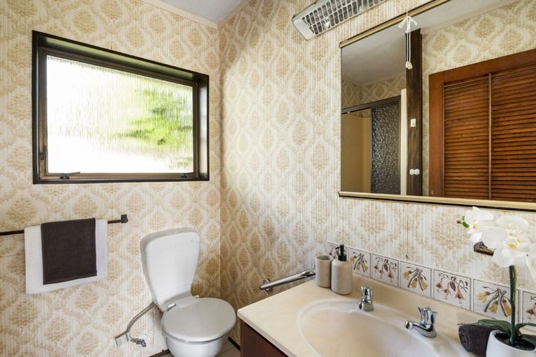 Photo of property in 4 Mosman Place, Chatswood, Auckland, 0626