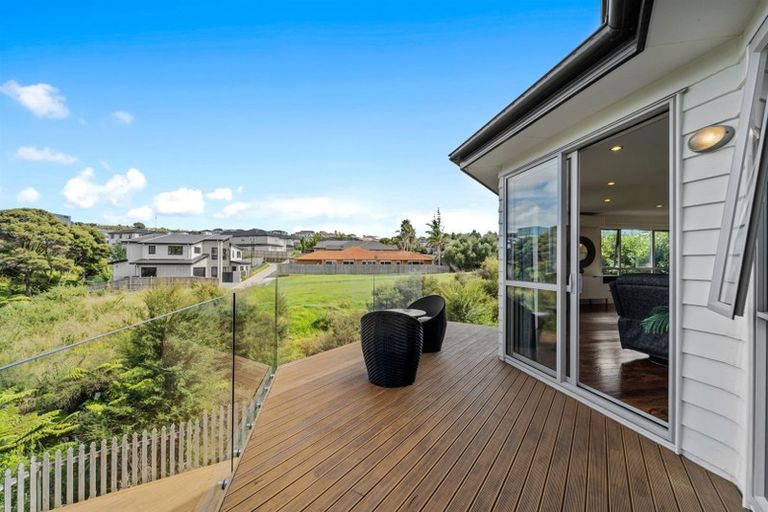 Photo of property in 25 Ballyboe Place, Pinehill, Auckland, 0632