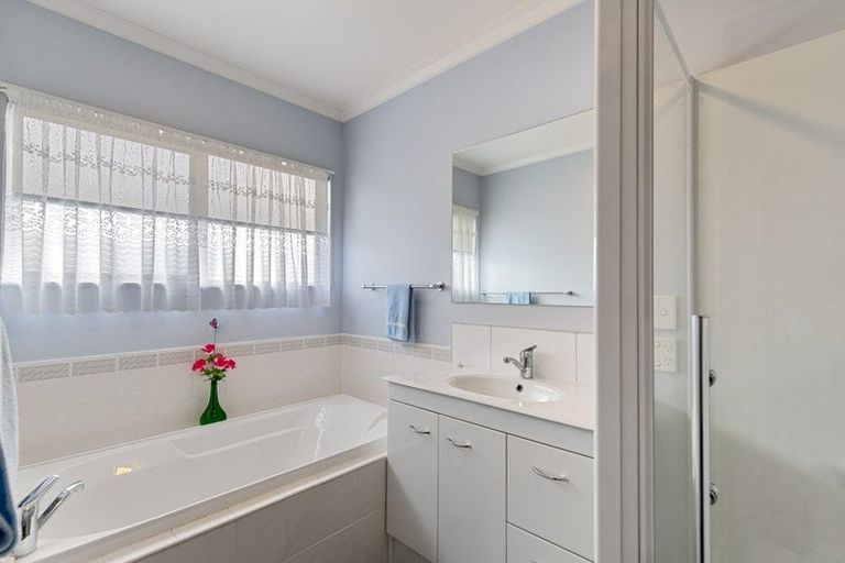 Photo of property in 240 Grandview Road, Western Heights, Hamilton, 3200