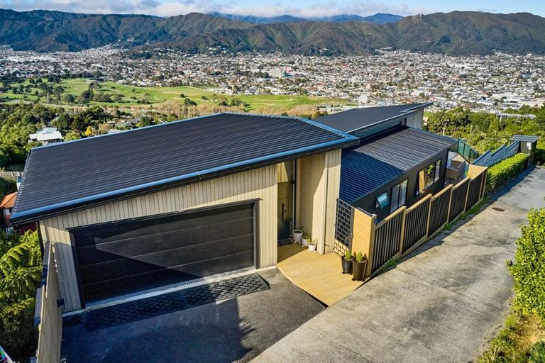 Photo of property in 39 Meadowbank Drive, Belmont, Lower Hutt, 5010