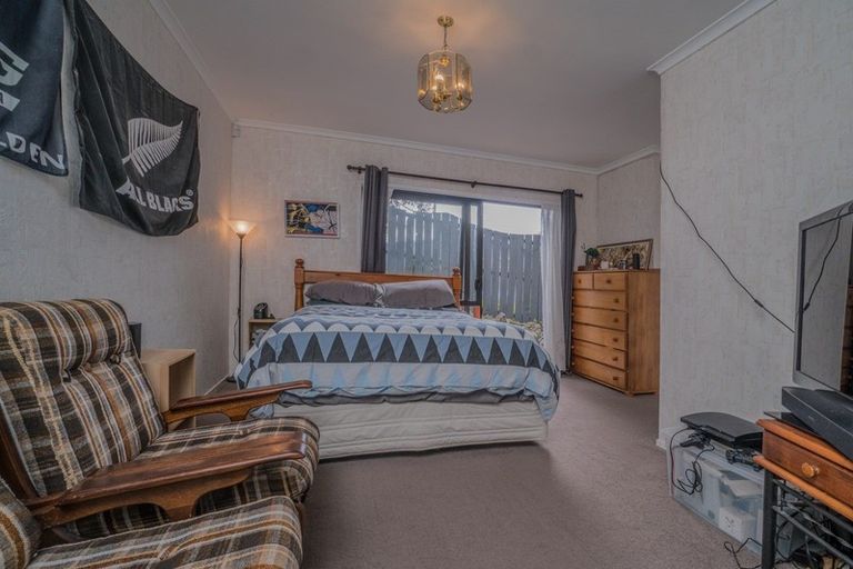 Photo of property in 27 Kiwi Esplanade, Mangere Bridge, Auckland, 2022