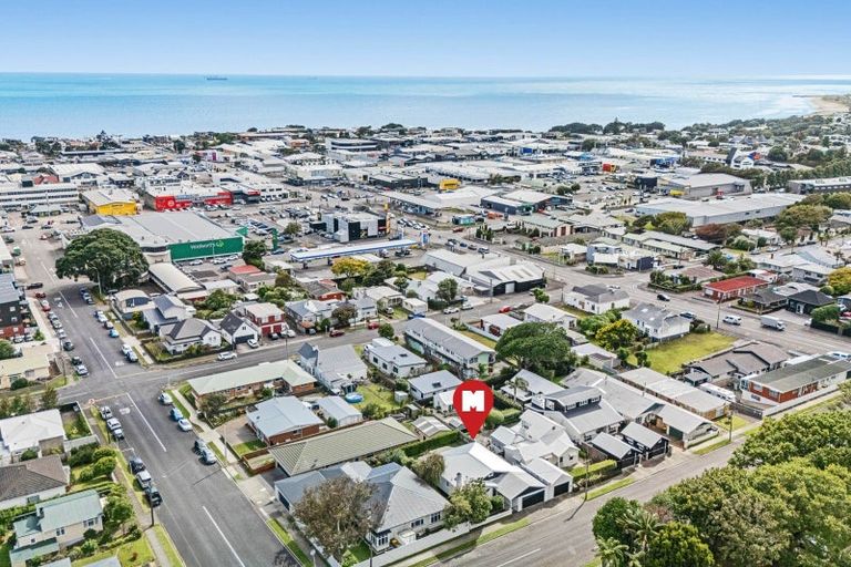 Photo of property in 87 Pendarves Street, New Plymouth, 4310