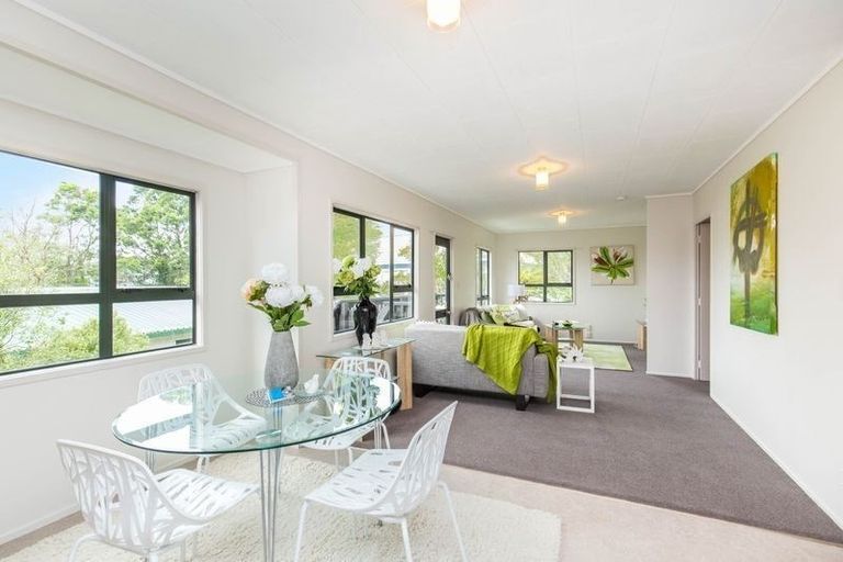 Photo of property in 18 Riserra Drive, Ranui, Auckland, 0612
