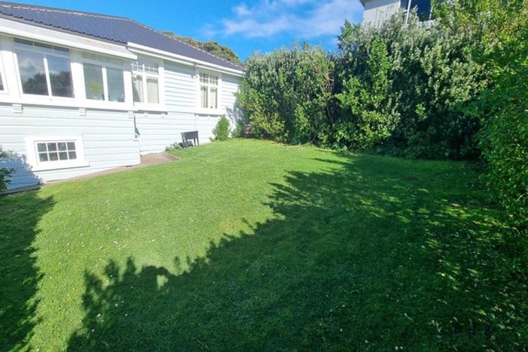 Photo of property in 9 Terrace Road, Titahi Bay, Porirua, 5022