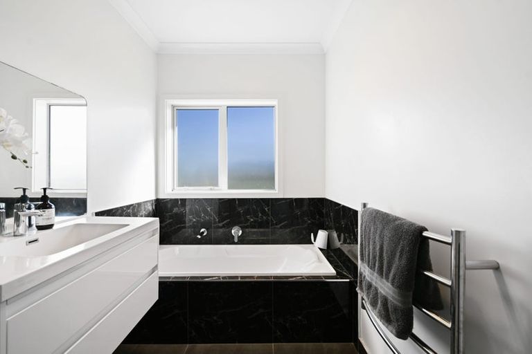 Photo of property in 27 Teatree Close, Huntington, Hamilton, 3210