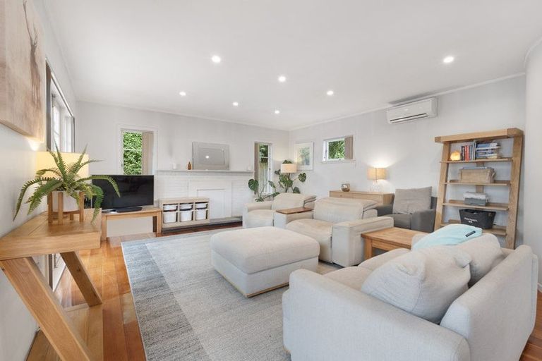 Photo of property in 24 Kingdale Road, Henderson, Auckland, 0610