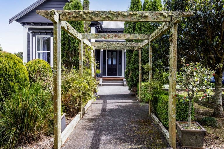 Photo of property in 104 Pitt Road, Hillsborough, New Plymouth, 4372