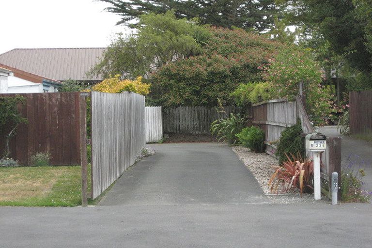 Photo of property in 2/231 Queenspark Drive, Parklands, Christchurch, 8083