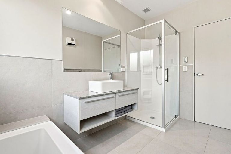 Photo of property in 13 Andalusian Way, Karaka, Papakura, 2113