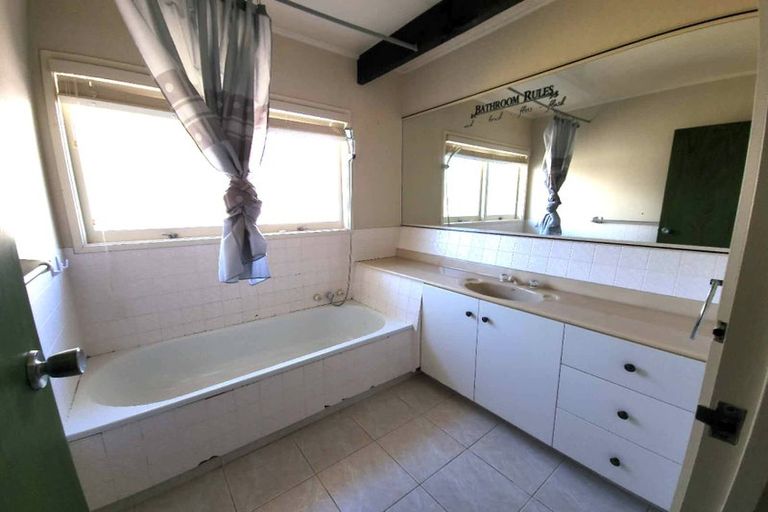 Photo of property in 23 Serrita Avenue, Sunnyhills, Auckland, 2010