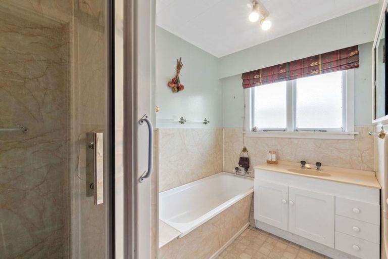 Photo of property in 12 Glenora Place, Hornby, Christchurch, 8042