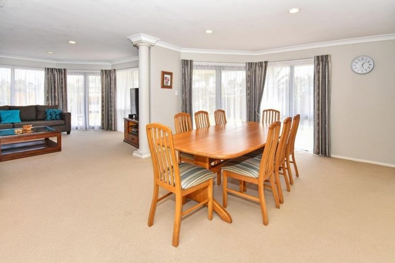 Photo of property in 14 Trossach Place, Wattle Downs, Auckland, 2103